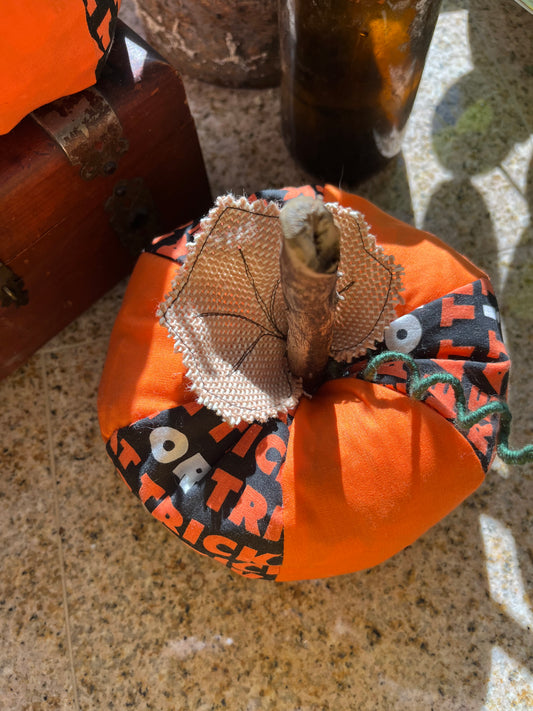 Set of 2 Trick Or Treat Pumpkins